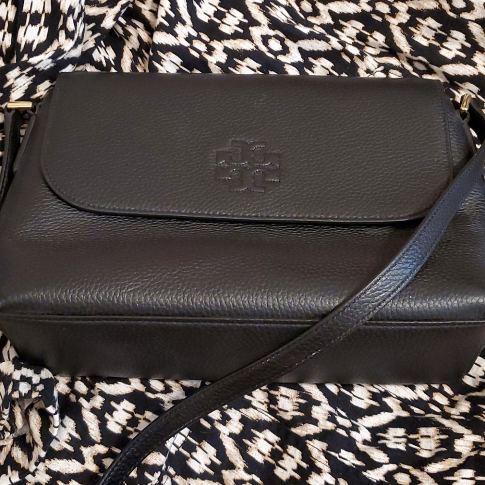 Tory Burch Thea messenger bag EUC with dustbag